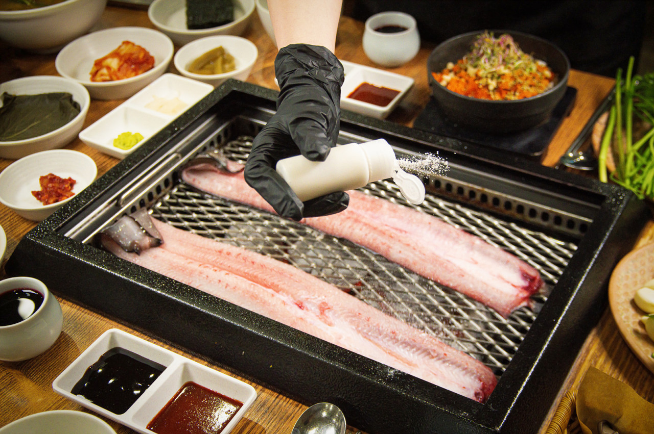 참숯에 굽는 일편장어 장어구이